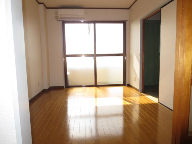 Living and room. Air-conditioned