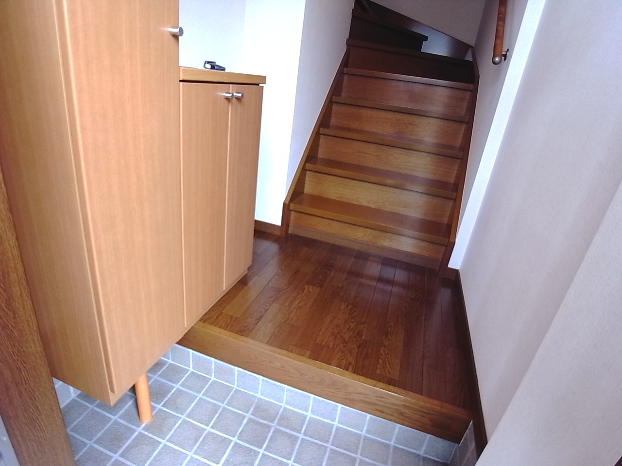 Entrance. With cupboard. 