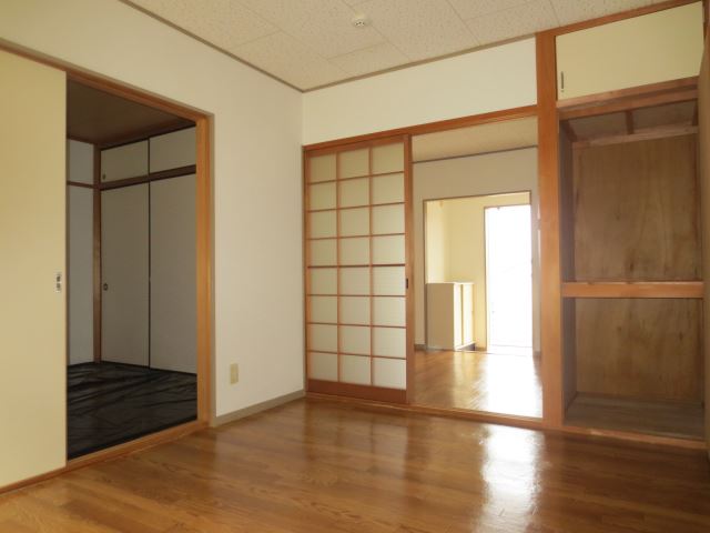 Living and room. Western-style room, Receipt