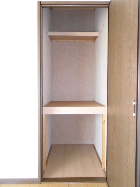 Receipt. Storage with depth