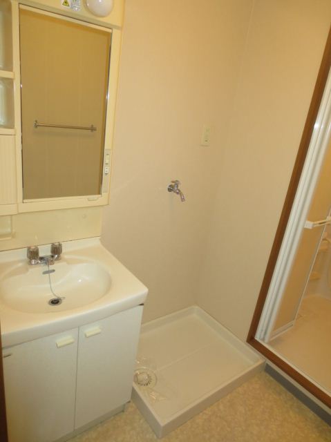 Washroom. There washbasin