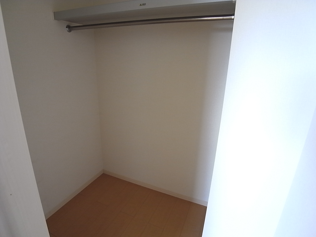 Receipt. Enter full walk-in closet ☆ 