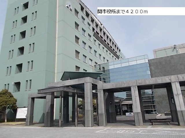 Government office. About 4200m to City Hall (government office)