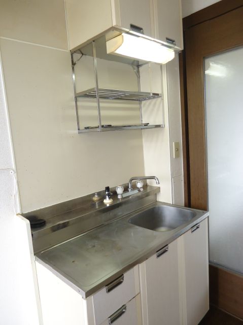 Kitchen. Gas stove can be installed