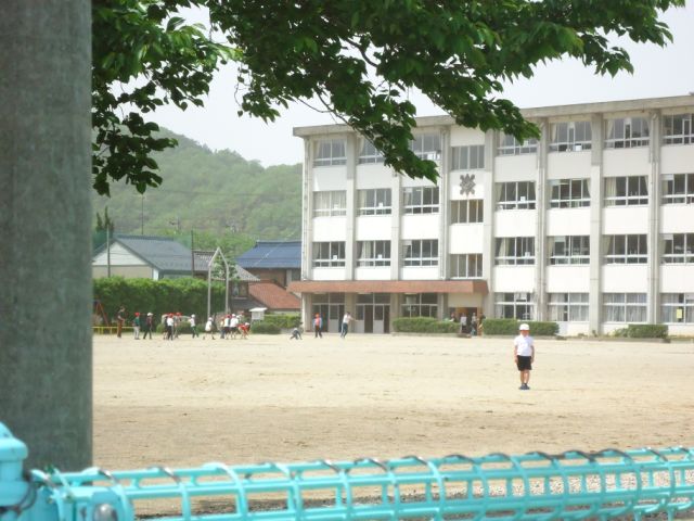 Primary school. Municipal Asahigaoka up to elementary school (elementary school) 1100m