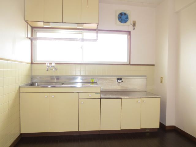 Kitchen. Gas stove installation Allowed