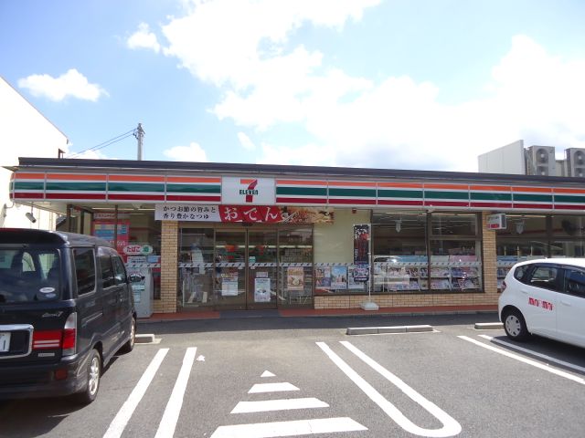 Convenience store. 520m to Seven-Eleven (convenience store)