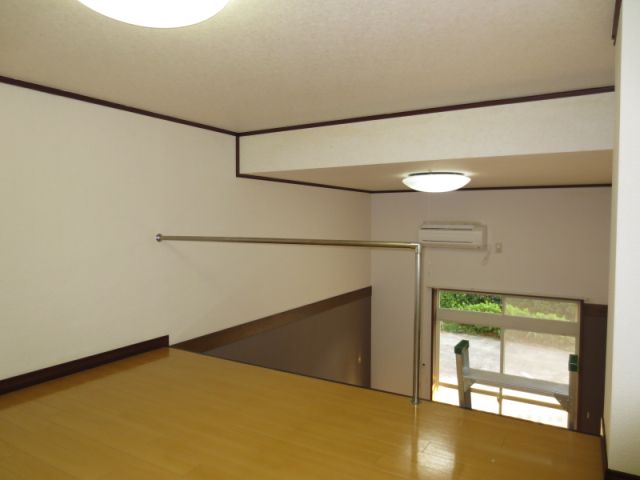 Living and room. There is a ceiling higher sense of openness.