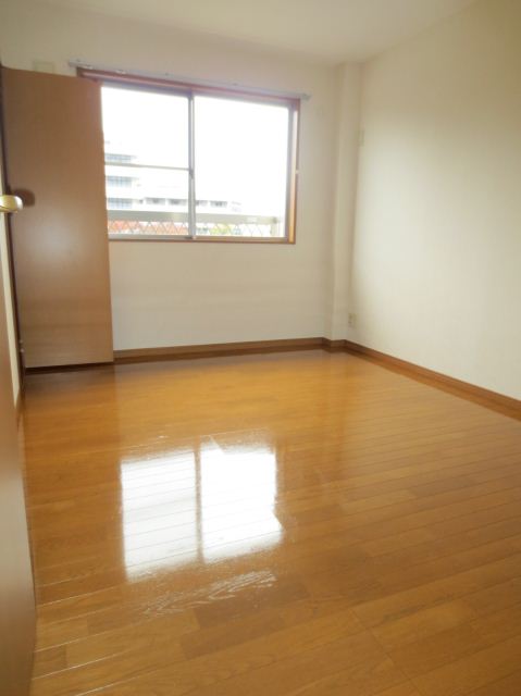 Living and room. Second floor Western-style room