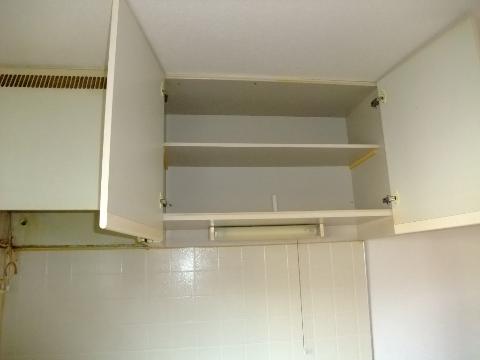 Other room space. Kitchen hanging cupboard