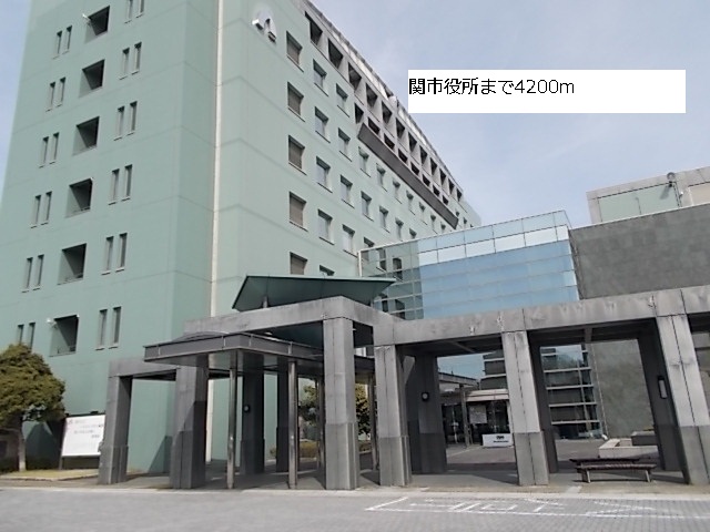 Government office. About 4200m to City Hall (government office)