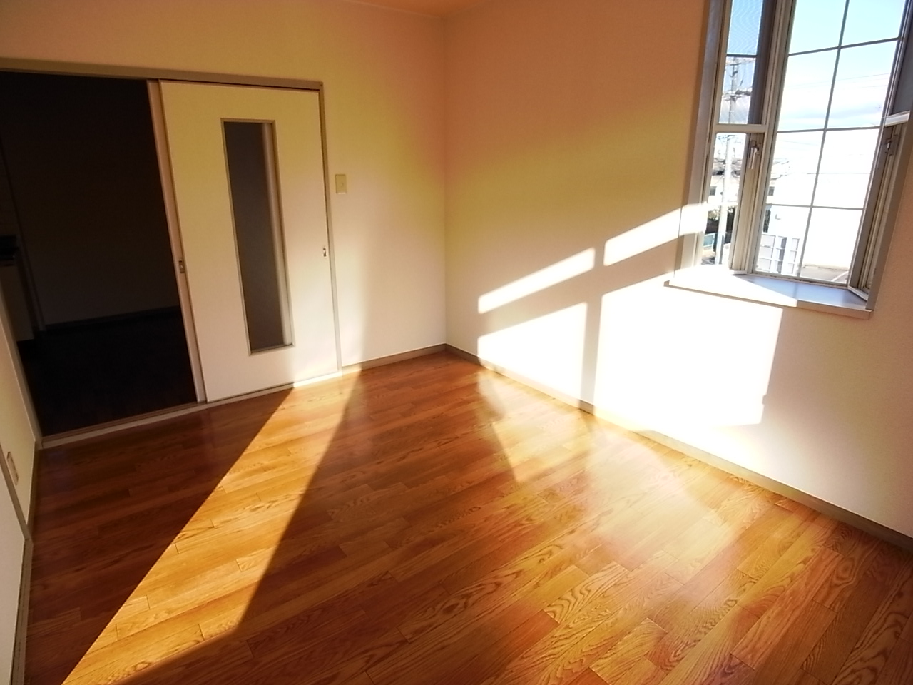 Living and room. Sunny ☆ 