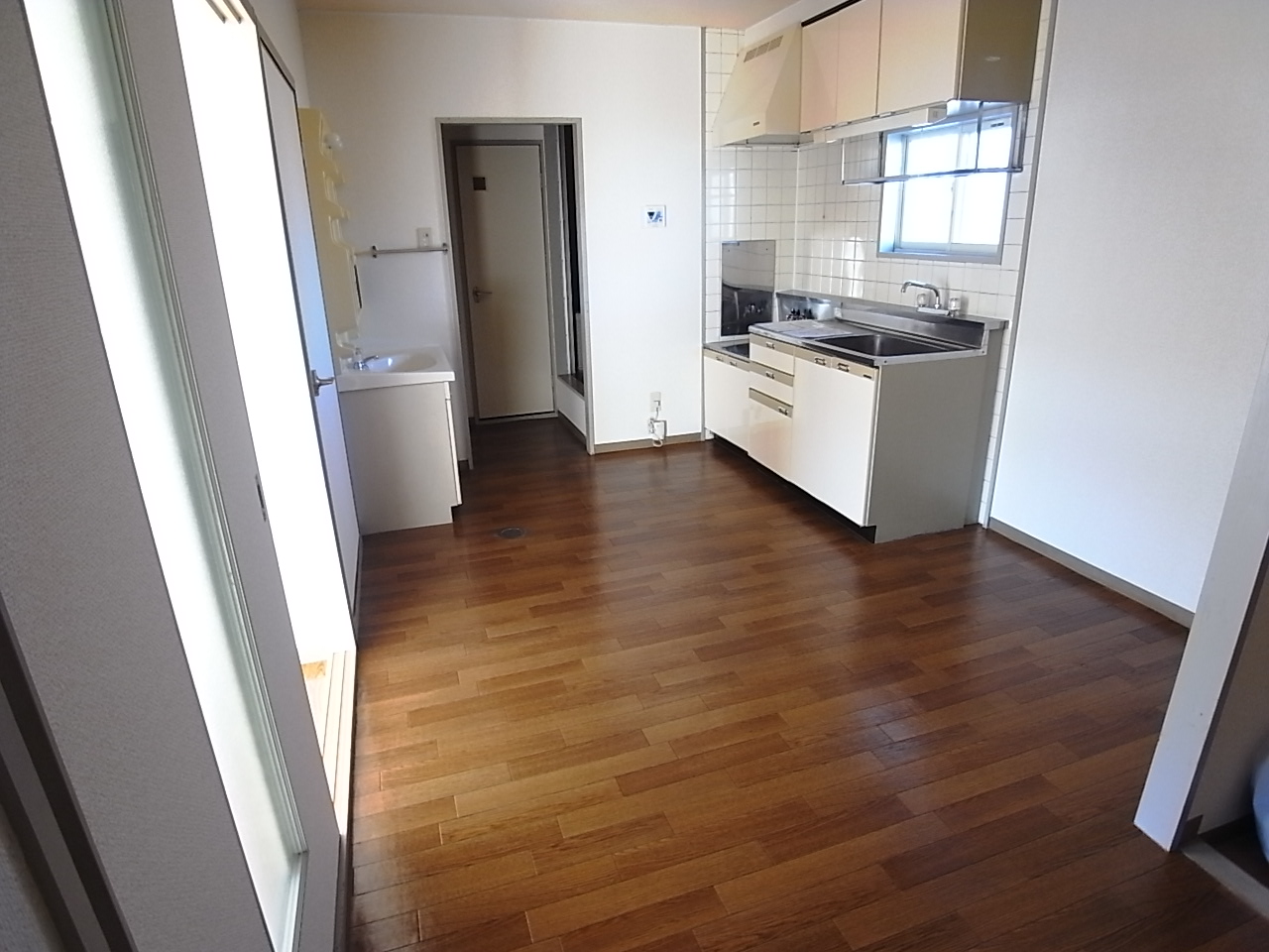 Living and room. 6 Pledge of DK