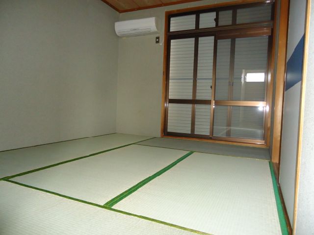 Living and room. Air-conditioned one