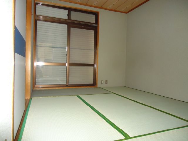 Living and room. Also it comes with shutters