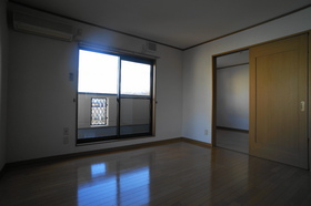 Living and room. Western-style 8 pledge