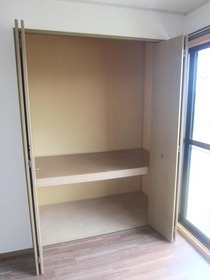 Living and room. Western-style housing!