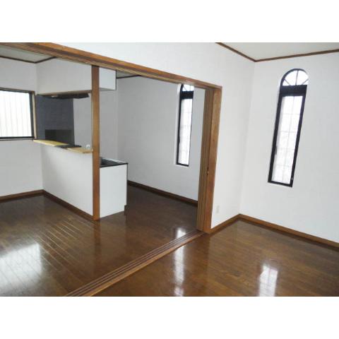 Other room space. Cute arched windows