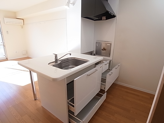 Kitchen. You can also dine at the large kitchen counter! 