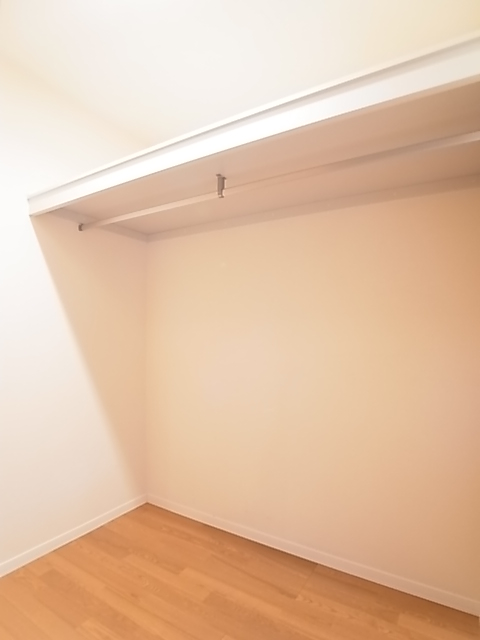 Receipt. Of large capacity walk-in closet