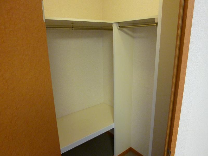 Receipt. Walk-in closet