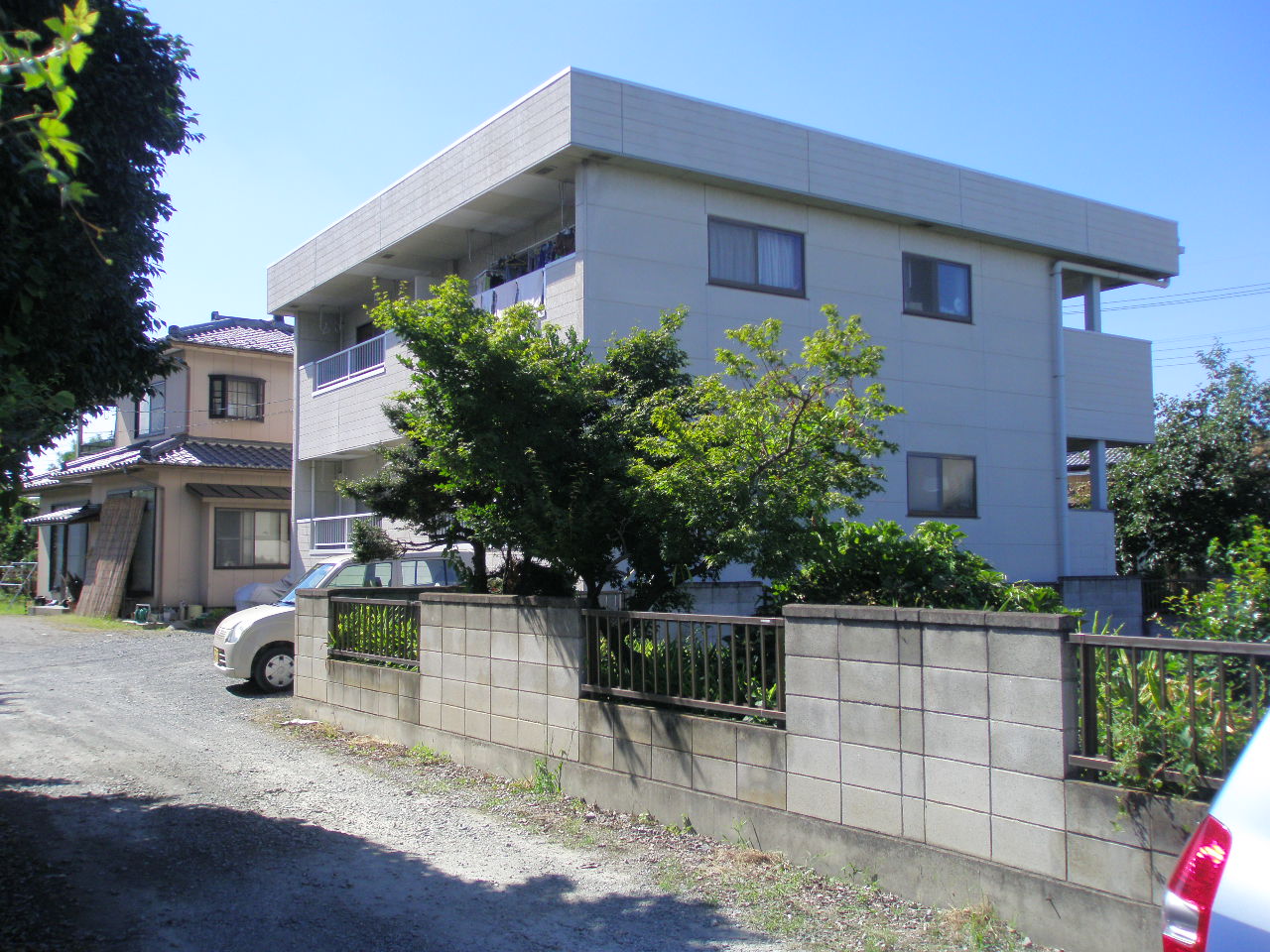 Building appearance. aisle