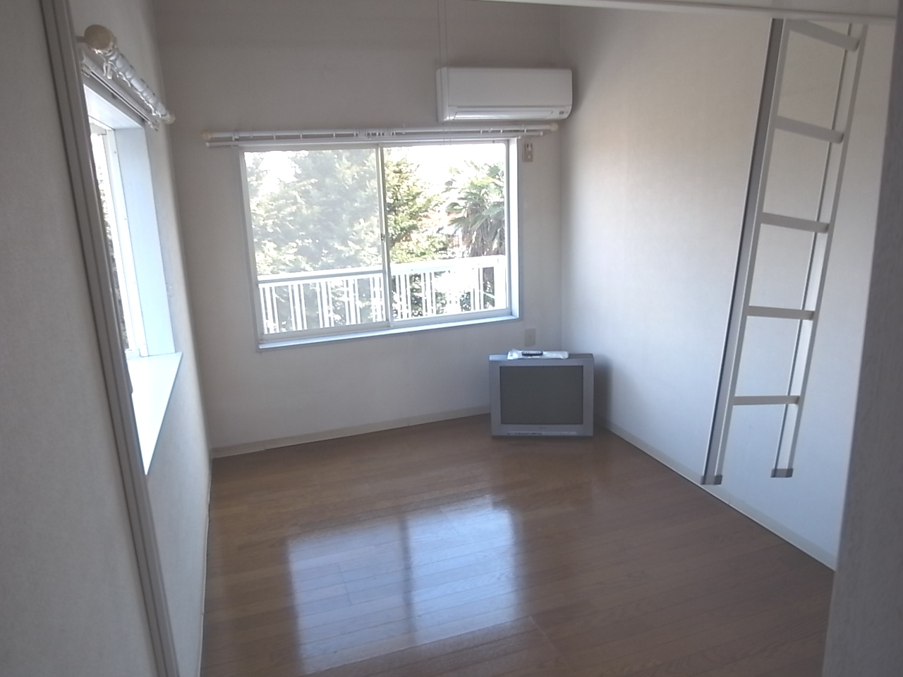 Living and room. Fujioka Fujioka Akkora Rent indoor flooring 1