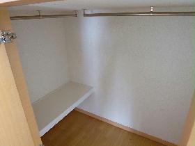 Receipt. Under the bed is walking closet