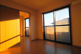 Living and room. Western-style 5.7 Pledge