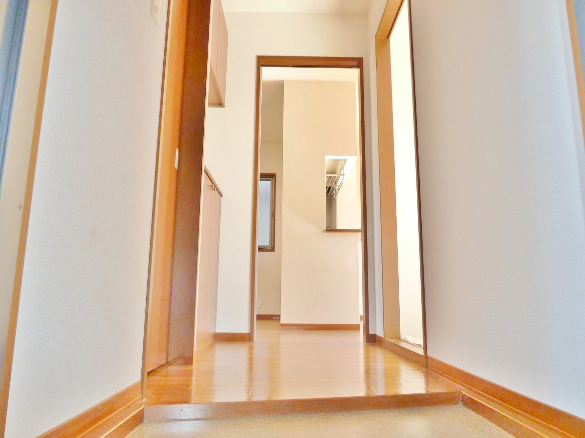 Entrance. I'm happy to build that during sudden visitor can not see a private space.