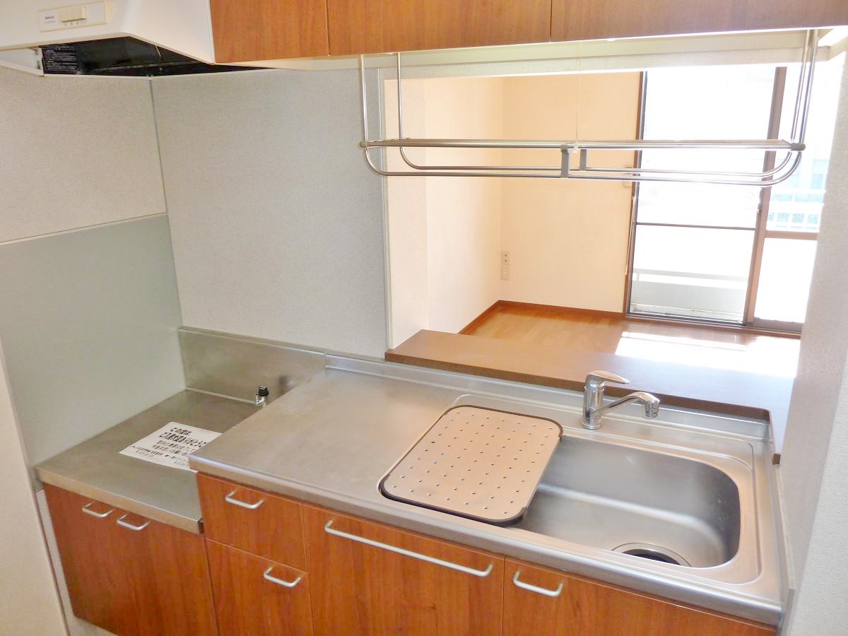 Kitchen. Sink is wide. But cutting board can also be used widely. There is a feeling of cleanliness with a window