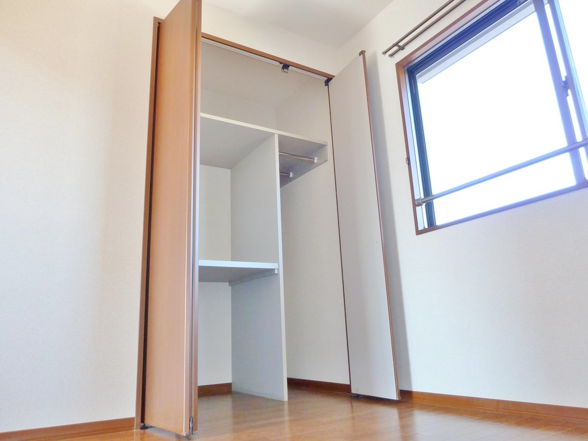 Receipt. Western-style is the storage. Shelf of the middle ・ Easy to build-to-use hanger pipe, etc..