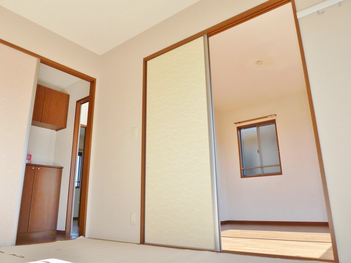 Other room space. Japanese-style room is dead space in the sliding door 0.