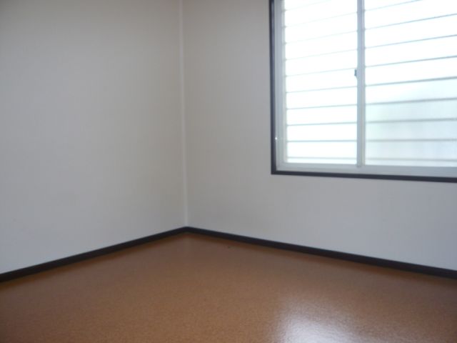 Living and room. 4 Pledge of Western-style.