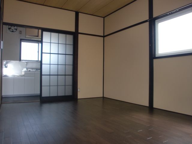 Living and room. floor, It was re-covered wallpaper. 