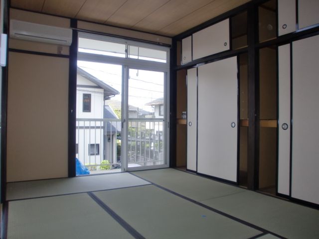 Living and room. It comes with the air conditioning also new. 