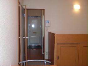 Living and room. Women must see! Monitor with intercom