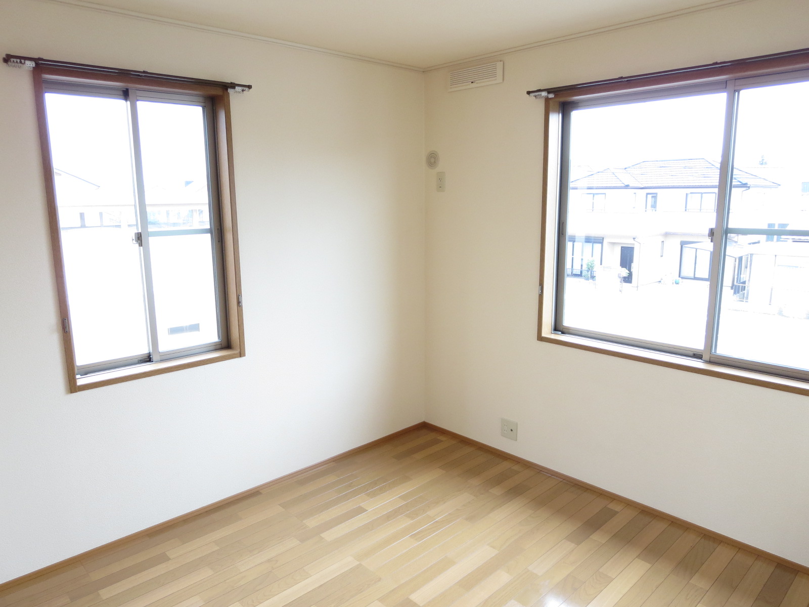 Living and room. The north side of the Western-style