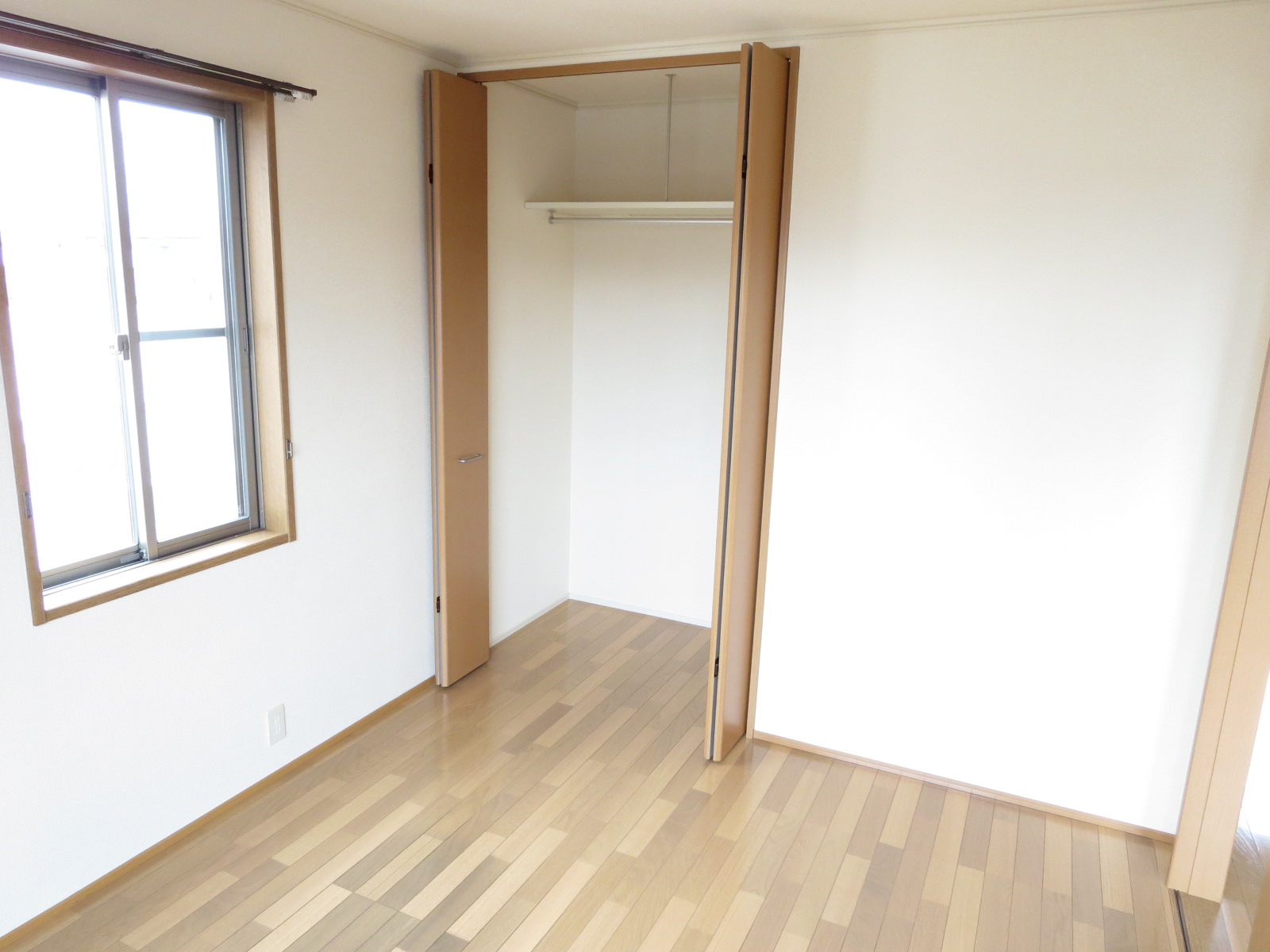 Receipt. 2 room of Western-style, There is a closet