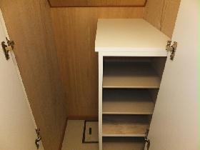 Entrance. Large shoe box