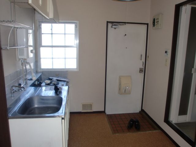 Kitchen. There are also wide, which can ensure a flow line kitchen space.