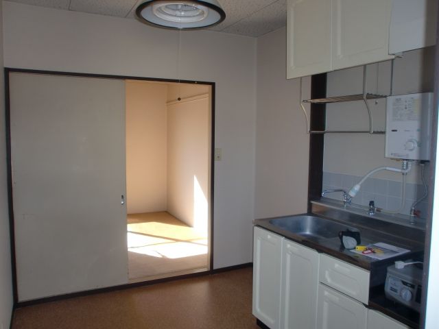 Kitchen. Two-burner stove also put large kitchen. You can also store plenty.