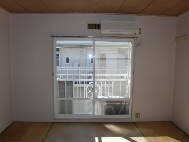 Living and room. Is 6 Pledge of Japanese-style room that bright sunshine is plugged.