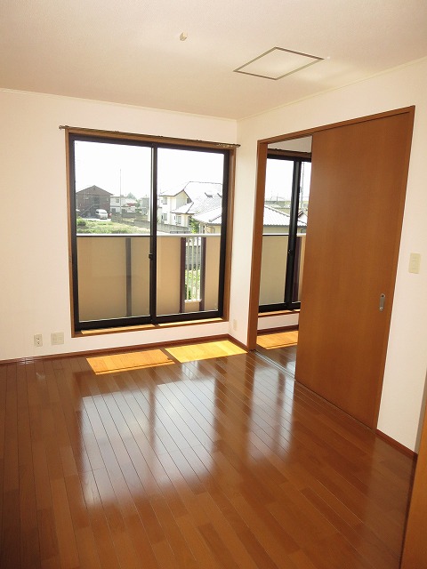 Living and room. Bright and spacious living.