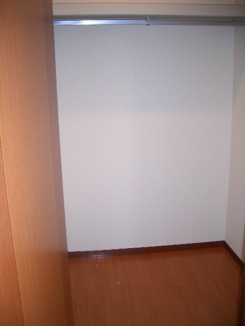 Receipt. Walk-in closet