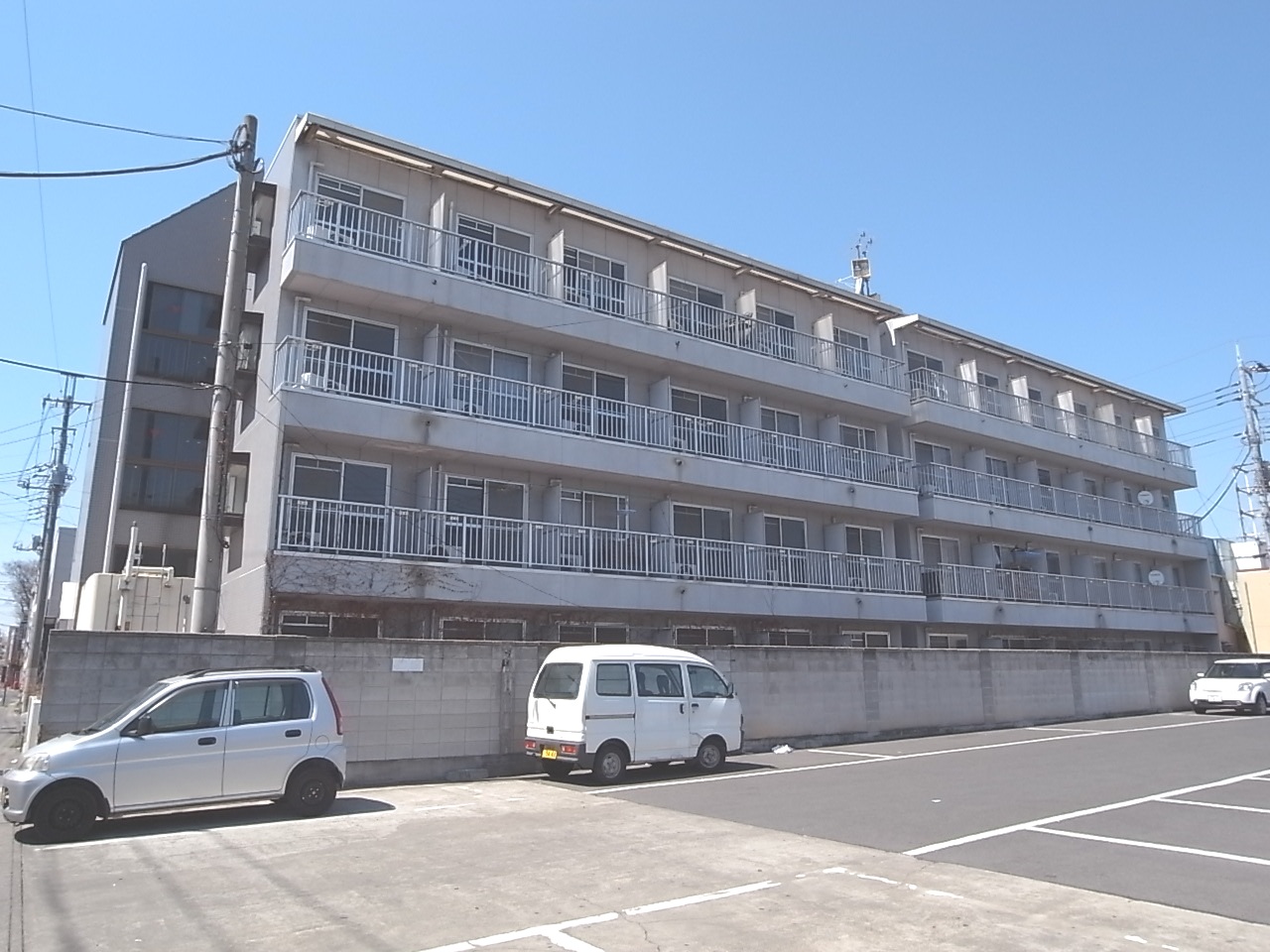 Building appearance. Isesaki Honcho Akkora Rent appearance 2