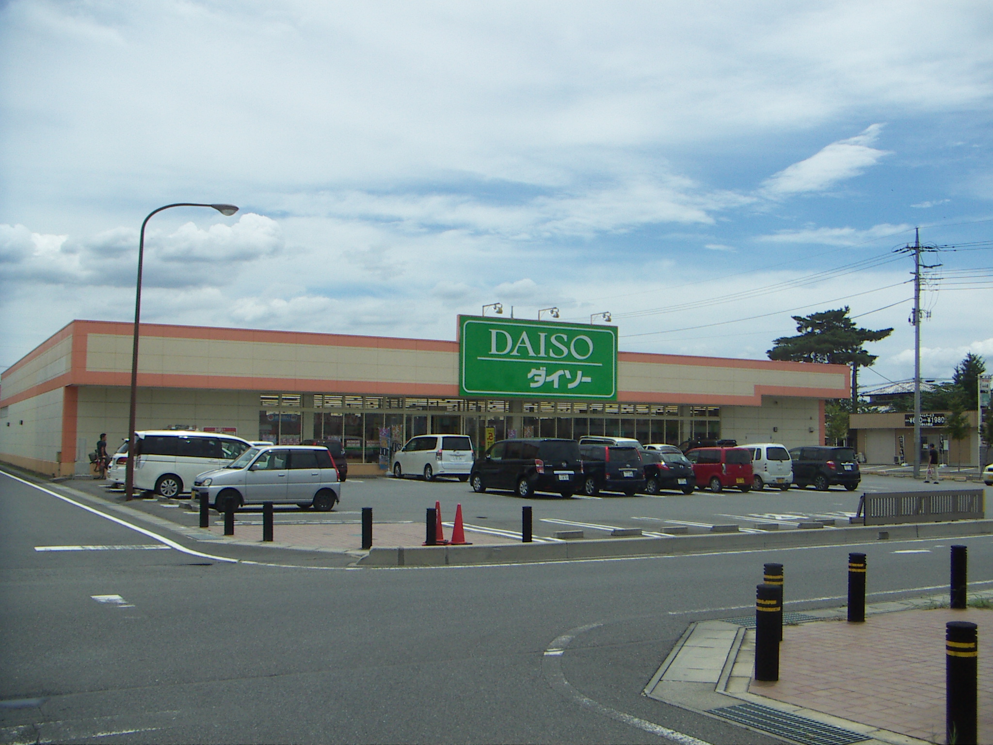 Other. Daiso 1000m until Anbori shopping center (Other)