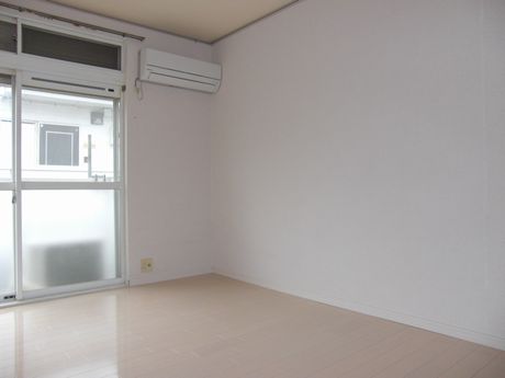 Living and room. White floor to the white wall (^ O ^) / 