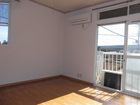 Living and room. The best is by day (^ O ^) /