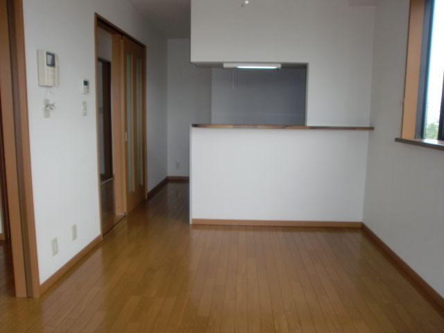 Living and room. Living face-to-face kitchen